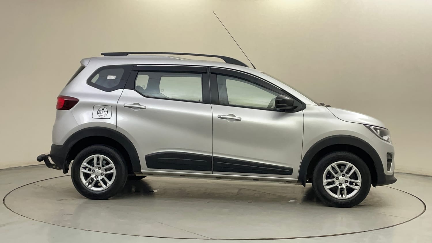 Used 2024 Renault Triber RXT Petrol Manual exterior RIGHT SIDE VIEW