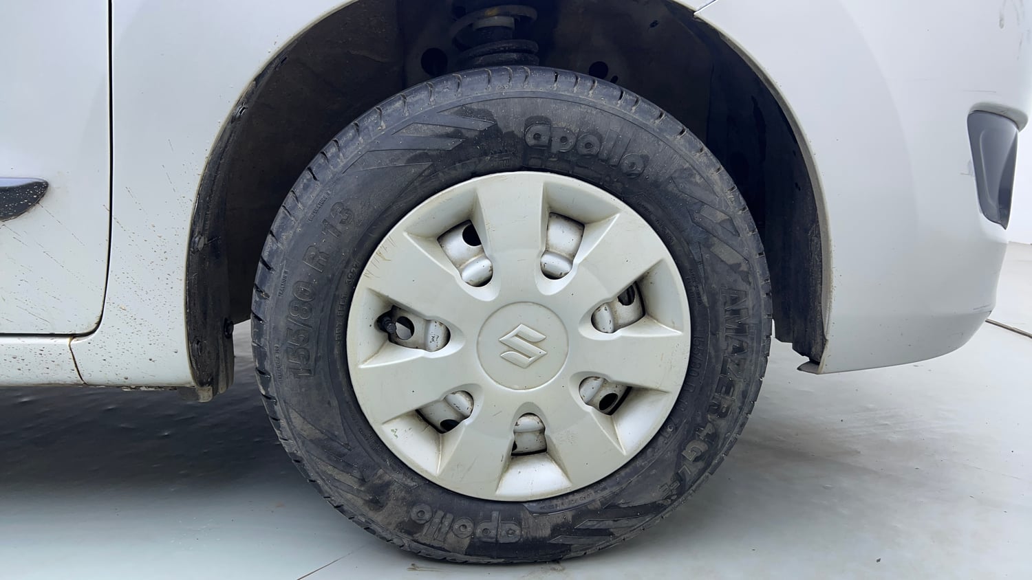 Used 2014 Maruti Suzuki Wagon R LXI Petrol Manual tyres RIGHT FRONT TYRE RIM VIEW