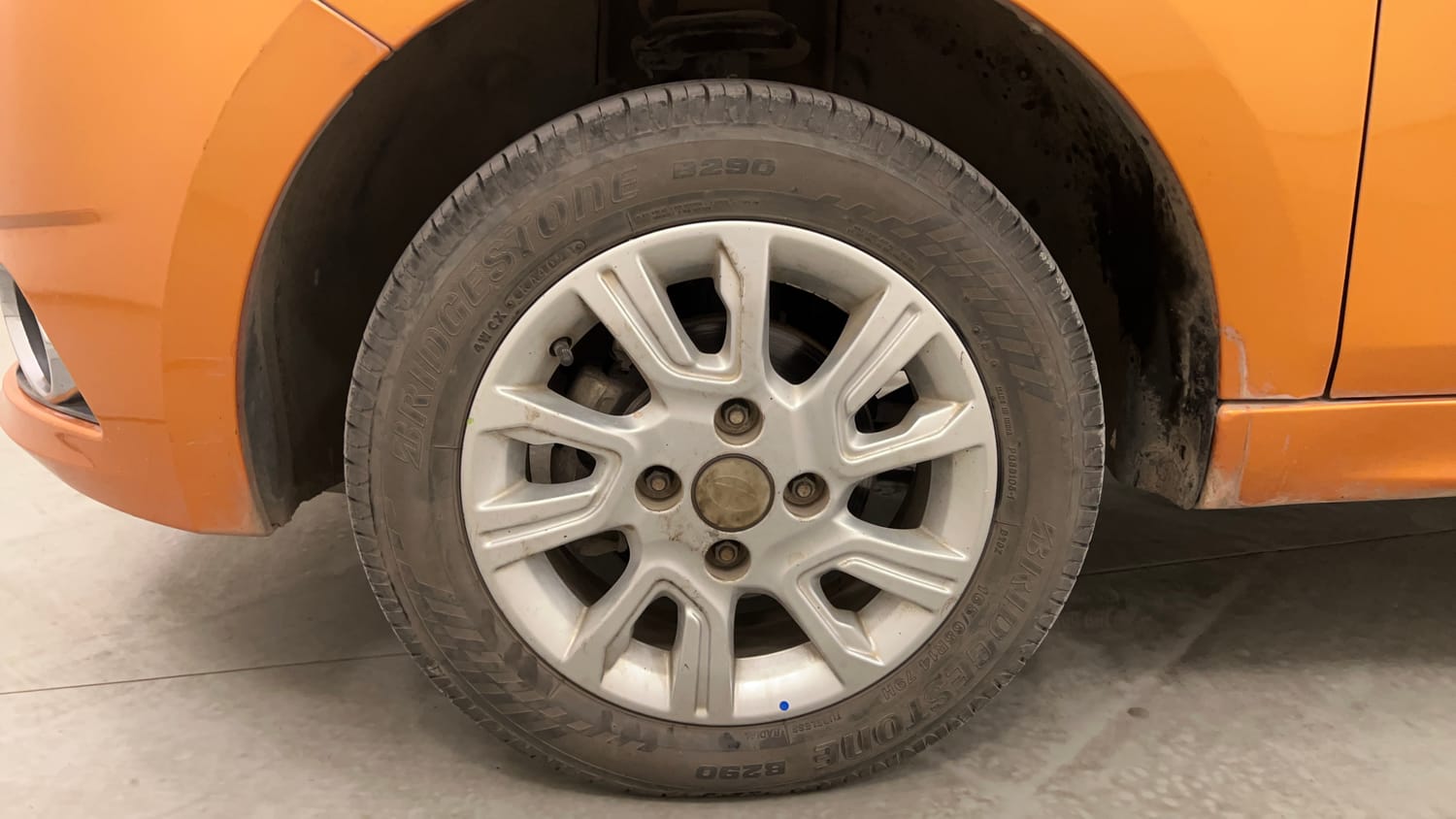 Used 2018 Tata Tiago Revotron XZ Petrol Manual tyres LEFT FRONT TYRE RIM VIEW