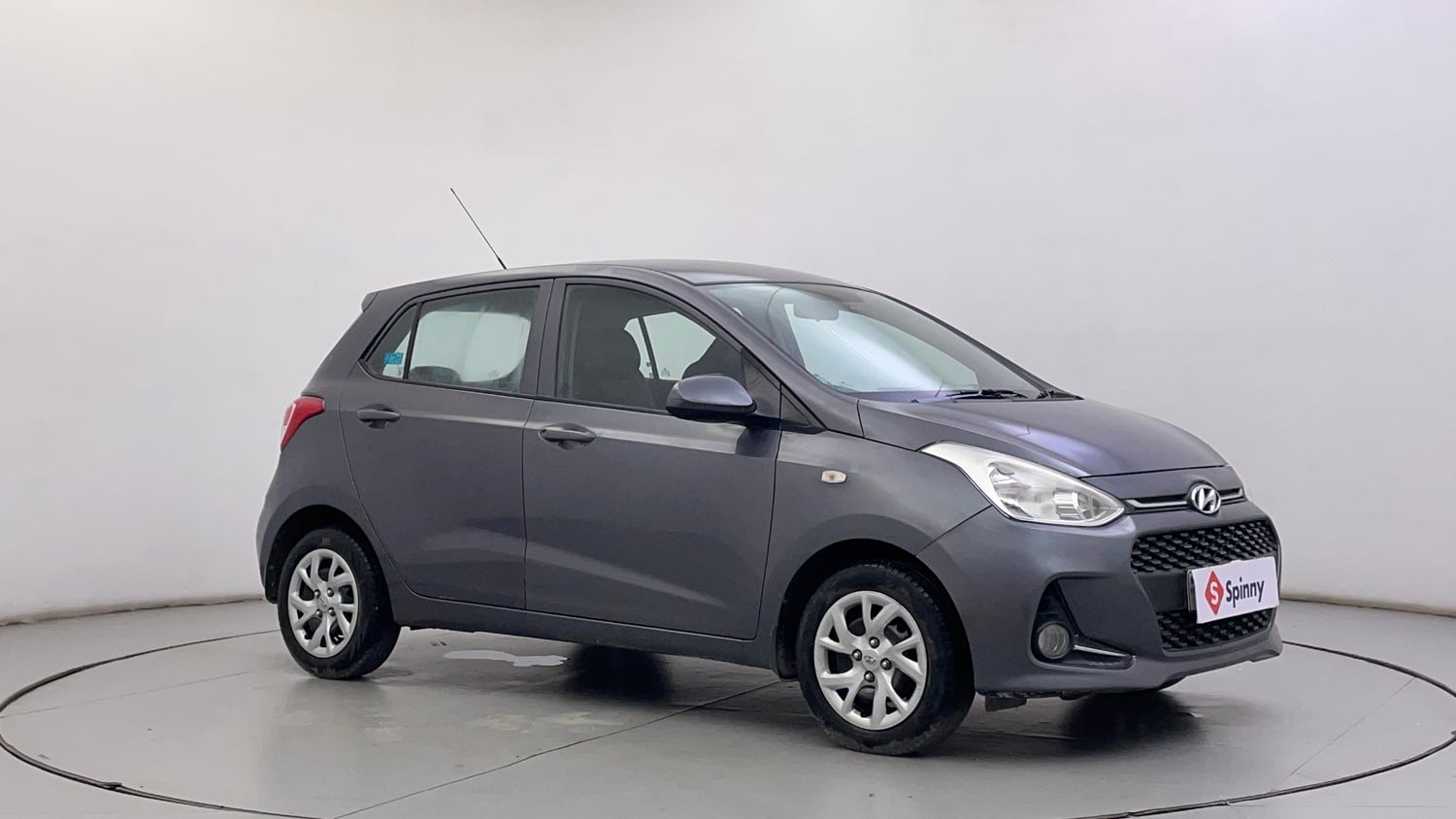 Used 2018 Hyundai Grand i10 Magna 1.2 Kappa VTVT Petrol Manual exterior RIGHT FRONT CORNER VIEW