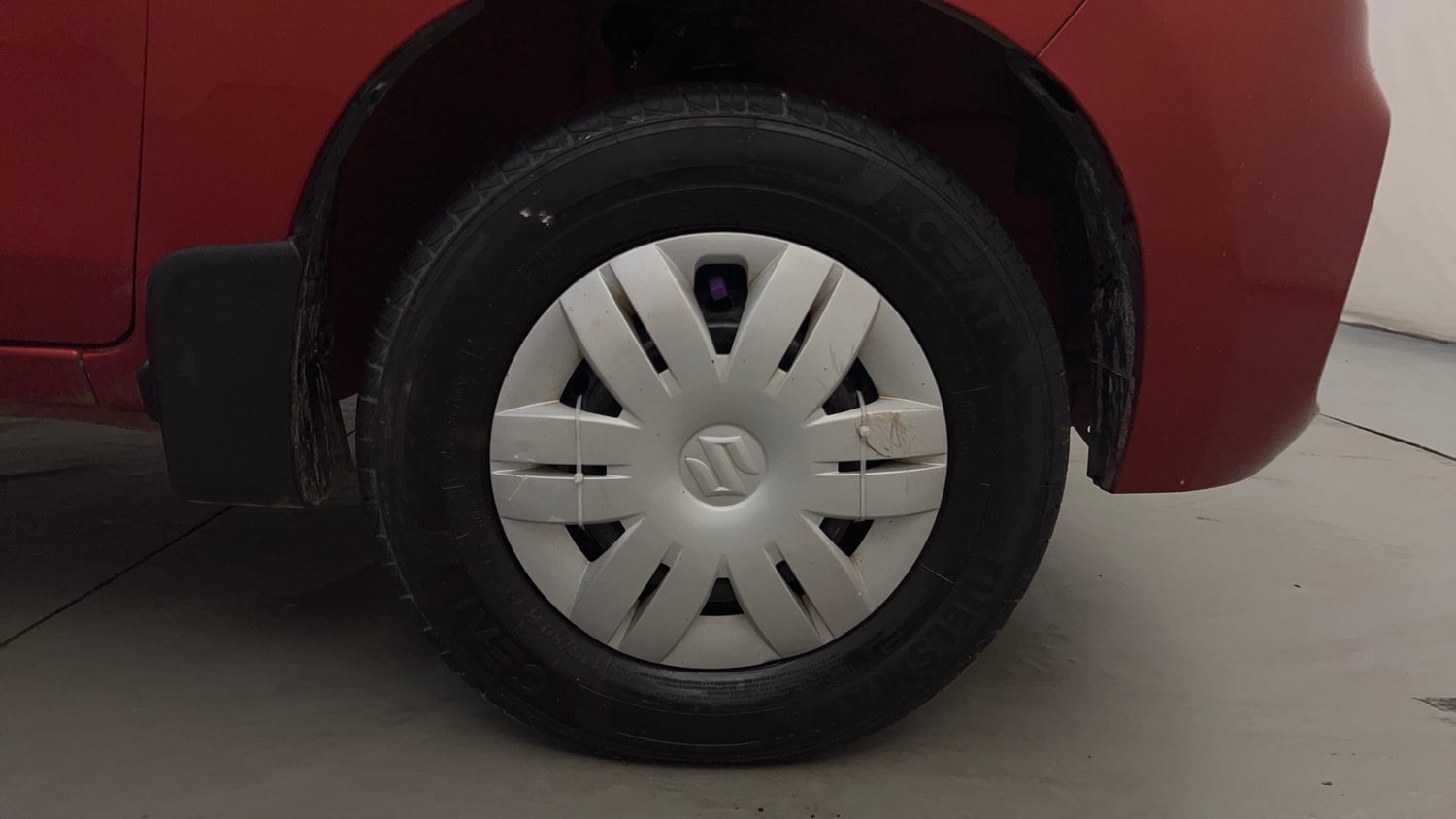 Used 2022 Maruti Suzuki Alto 800 VXi Petrol Manual tyres RIGHT FRONT TYRE RIM VIEW