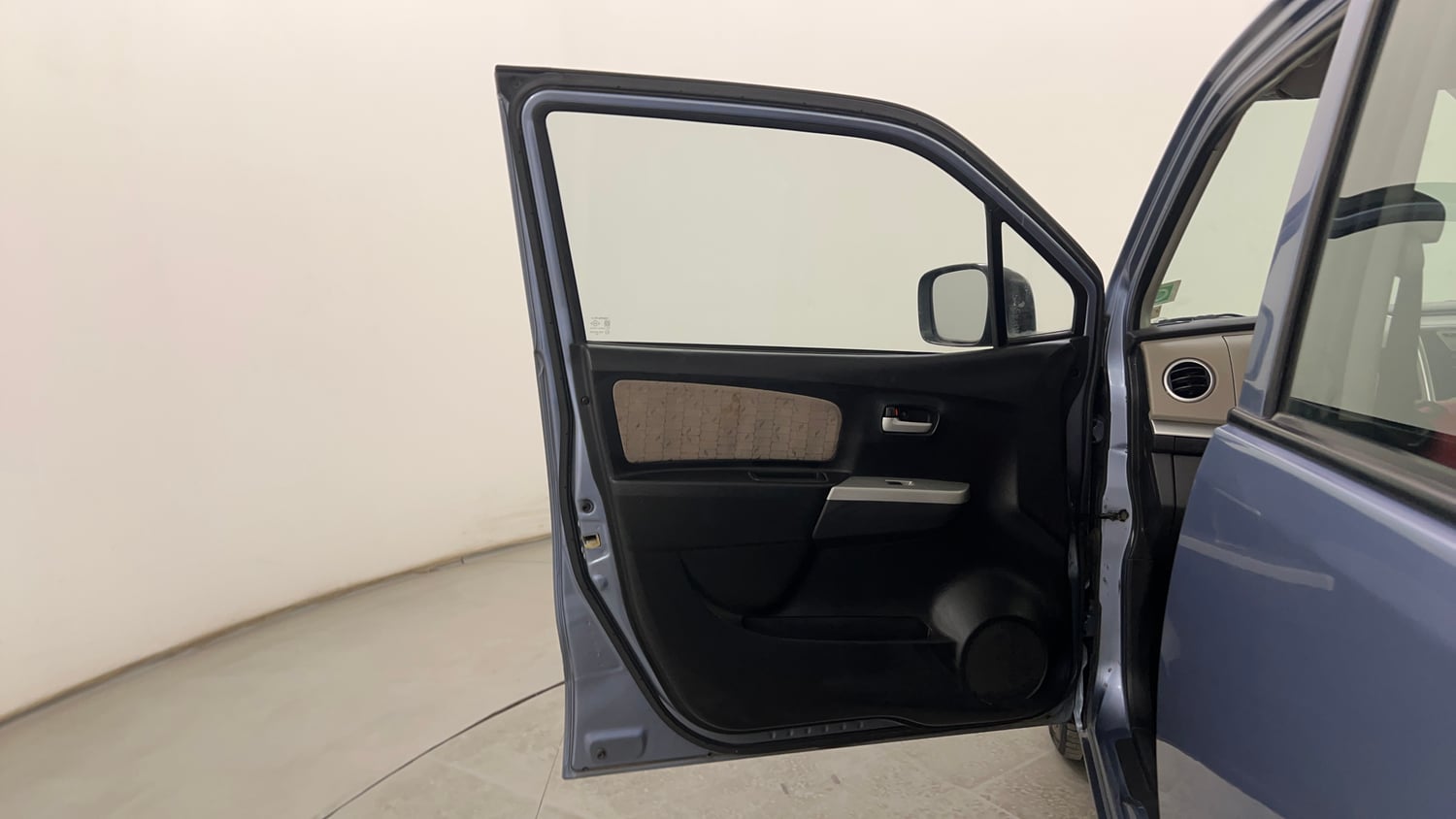 Used 2014 Maruti Suzuki Wagon R VXI Petrol Manual interior LEFT FRONT DOOR OPEN VIEW