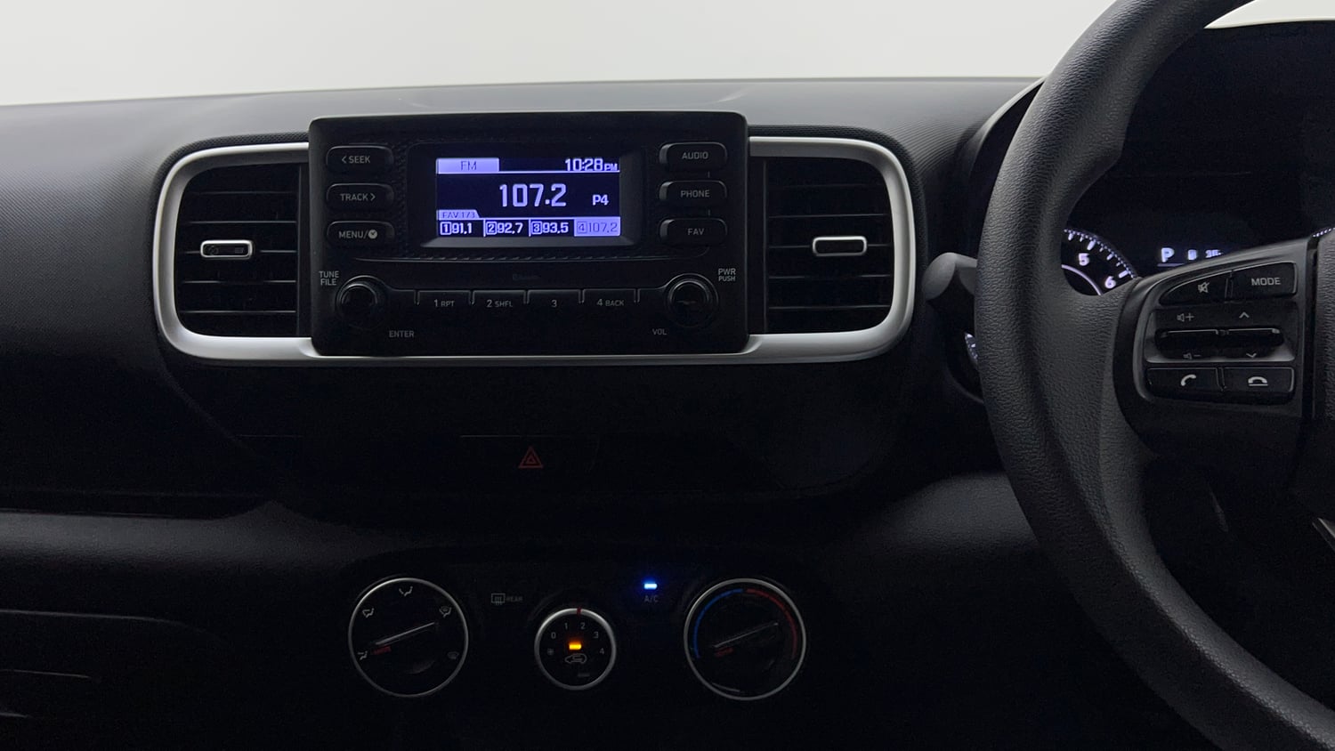 Used 2022 Hyundai Venue S (O) 1.0 Turbo DCT Petrol Automatic interior MUSIC SYSTEM & AC CONTROL VIEW