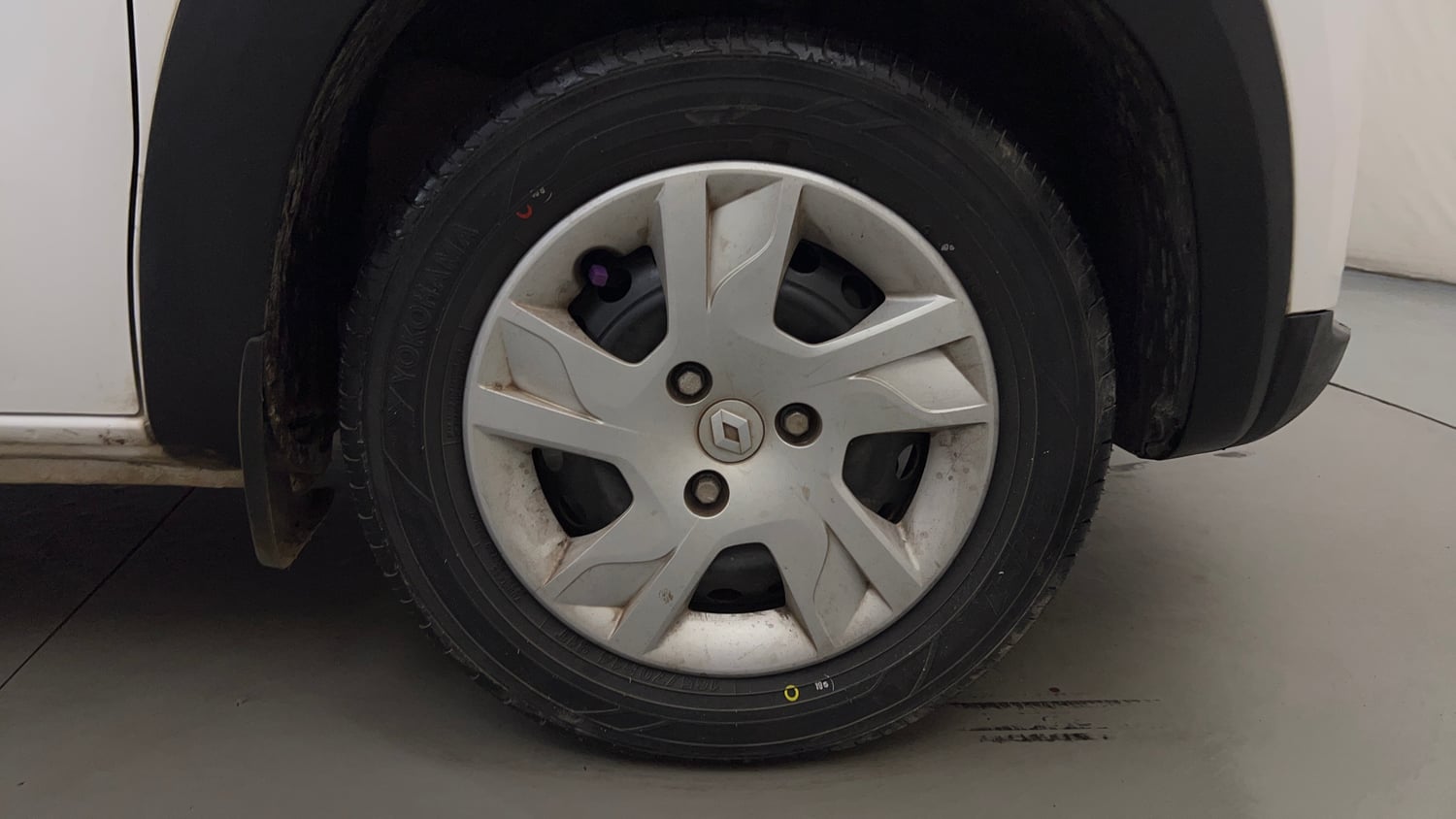 Used 2022 Renault Kwid RXT 1.0 Petrol Manual tyres RIGHT FRONT TYRE RIM VIEW
