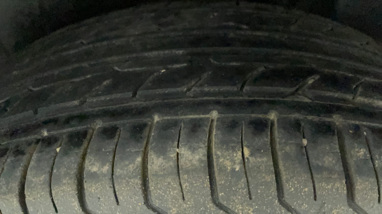 Used 2014 Volkswagen Polo Highline1.2L (P) Petrol Manual tyres LEFT REAR TYRE TREAD VIEW