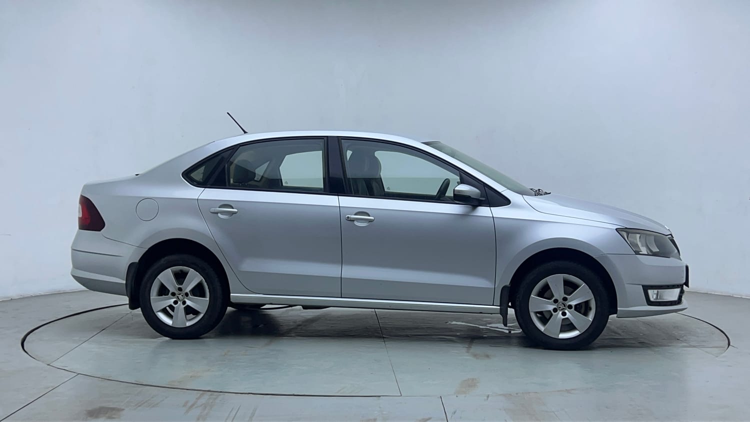 Used 2018 Skoda Rapid Ambition 1.6 MPI Petrol Manual exterior RIGHT SIDE VIEW
