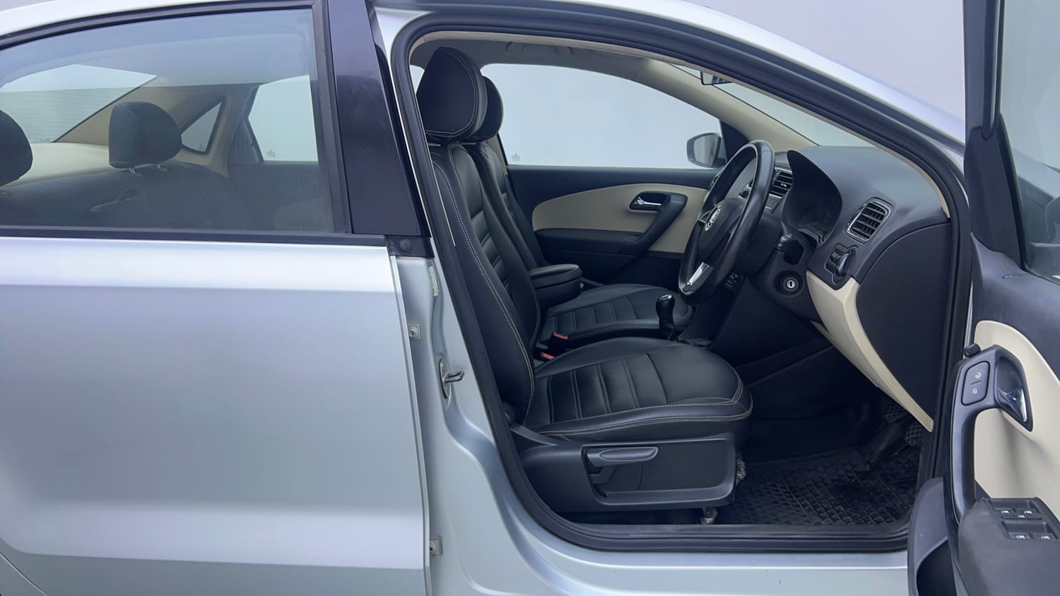 Used 2018 Skoda Rapid Ambition 1.6 MPI Petrol Manual interior RIGHT SIDE FRONT DOOR CABIN VIEW