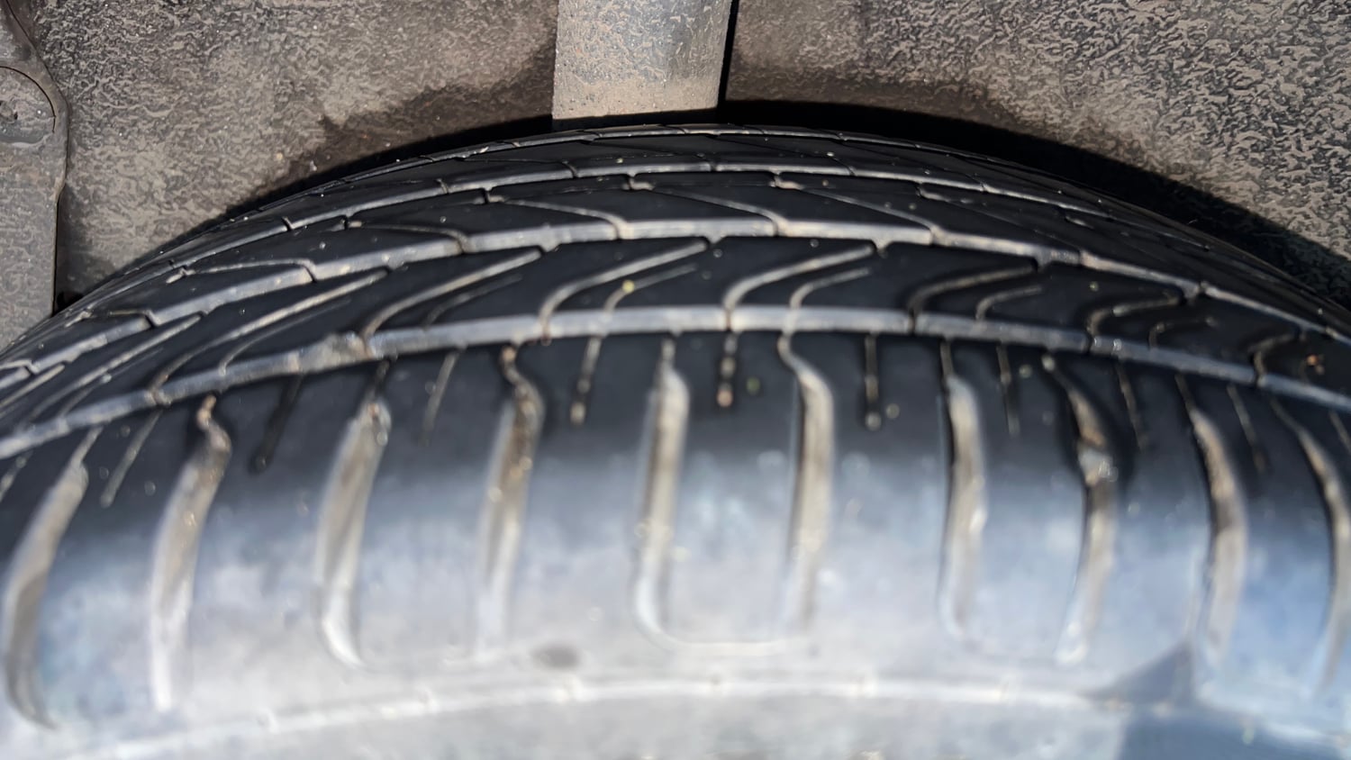 Used 2022 Hyundai i20 Asta (O) 1.2 IVT Petrol Automatic tyres RIGHT REAR TYRE TREAD VIEW