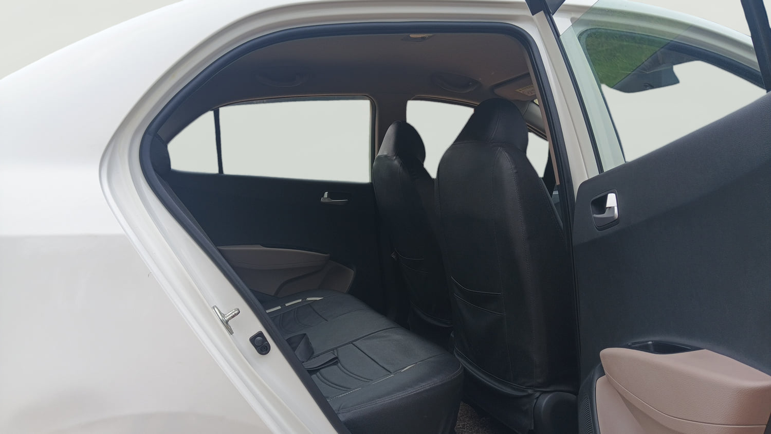 Used 2018 Hyundai Xcent SX Petrol Manual interior RIGHT SIDE REAR DOOR CABIN VIEW