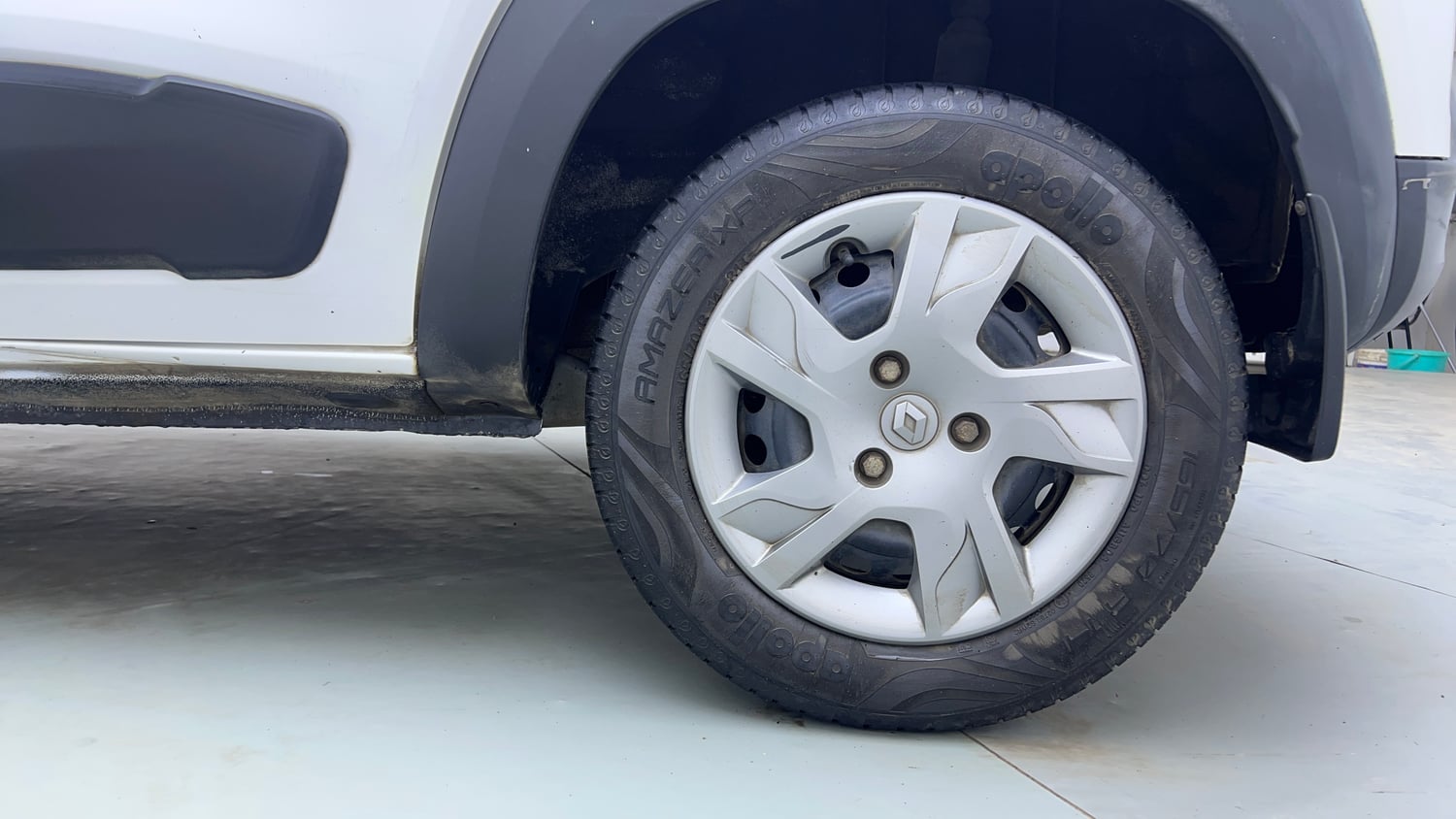 Used 2020 Renault Kwid 1.0 RXT Opt Petrol Manual tyres LEFT REAR TYRE RIM VIEW