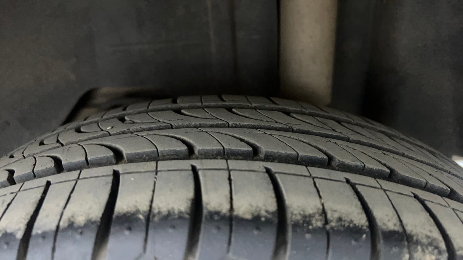 Used 2016 Ford Figo Titanium Plus 1.2 Ti-VCT Petrol Manual tyres LEFT REAR TYRE TREAD VIEW