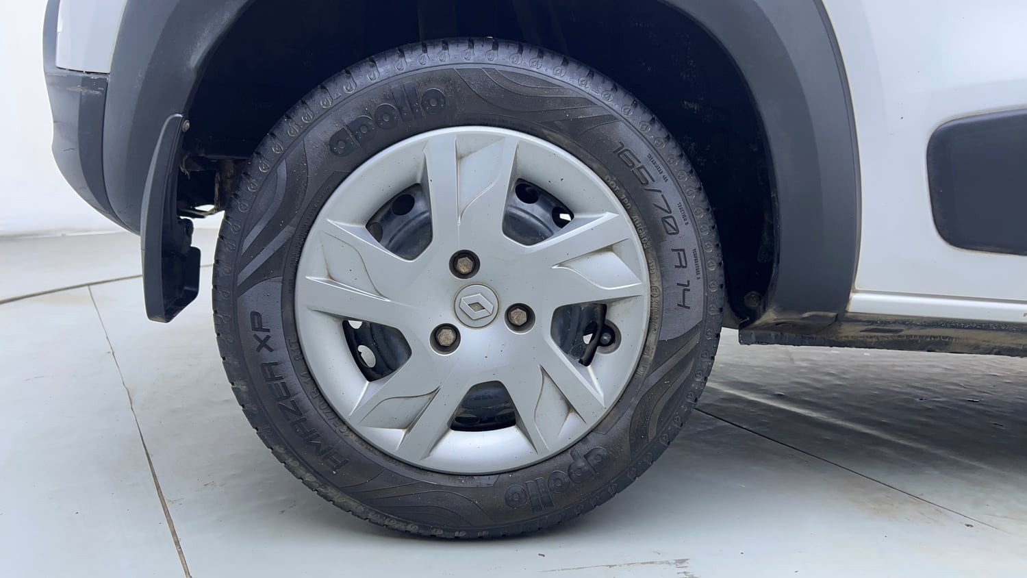 Used 2020 Renault Kwid 1.0 RXT Opt Petrol Manual tyres RIGHT REAR TYRE RIM VIEW