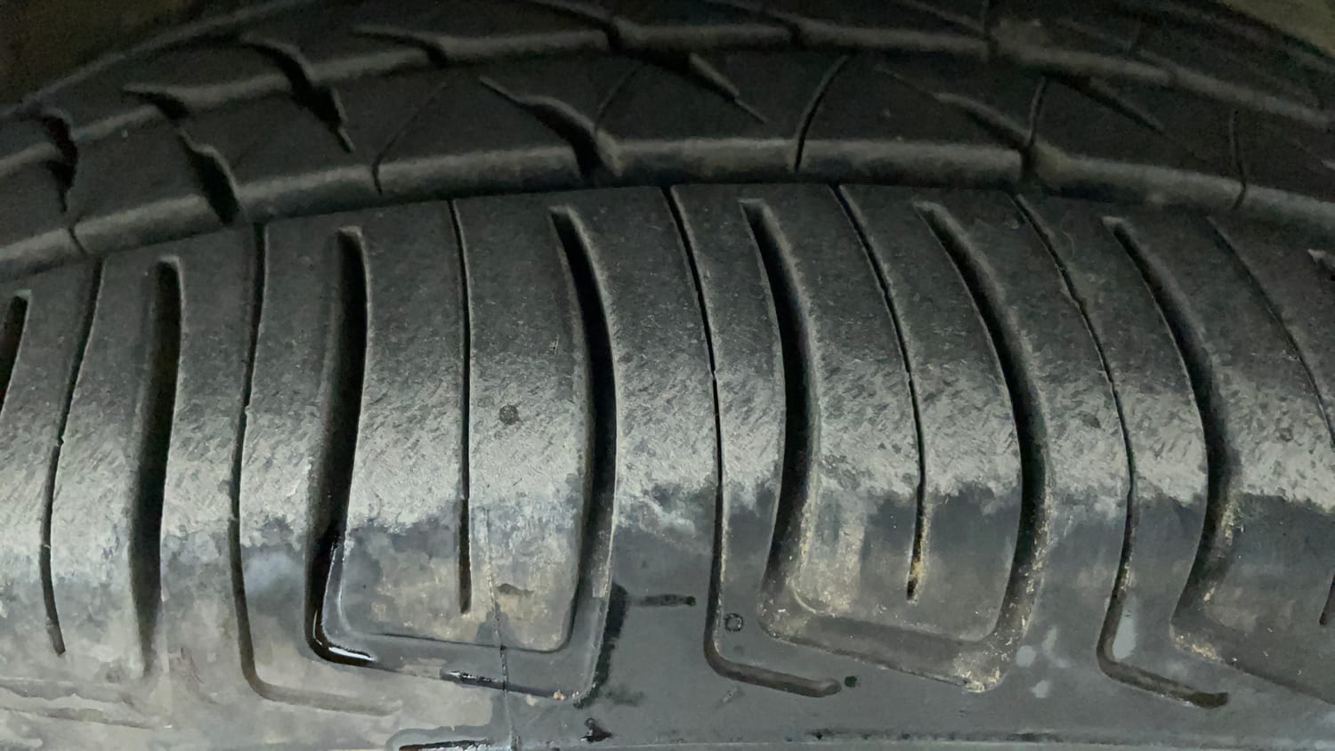 Used 2019 Maruti Suzuki Swift ZXi Plus AMT Petrol Automatic tyres RIGHT FRONT TYRE TREAD VIEW