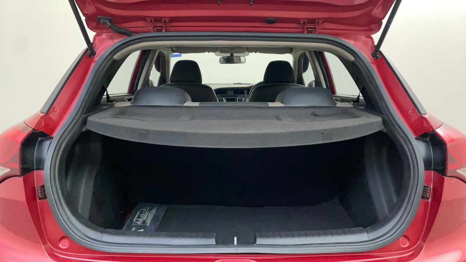 Used 2014 Hyundai Elite i20 Magna 1.2 Petrol Manual interior DICKY INSIDE VIEW