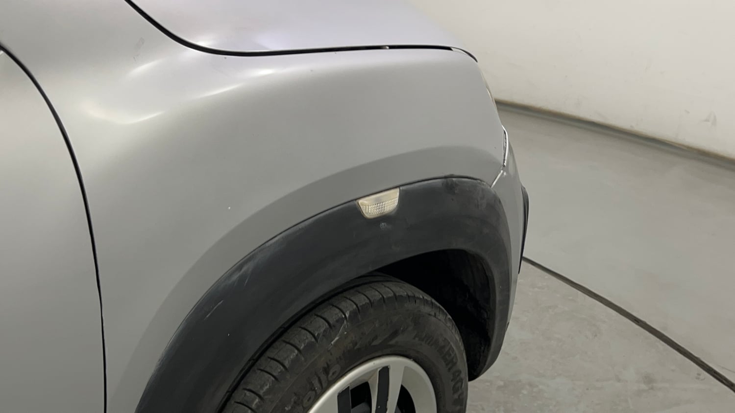 Used 2016 Renault Kwid RXT Petrol Manual dents MINOR SCRATCH