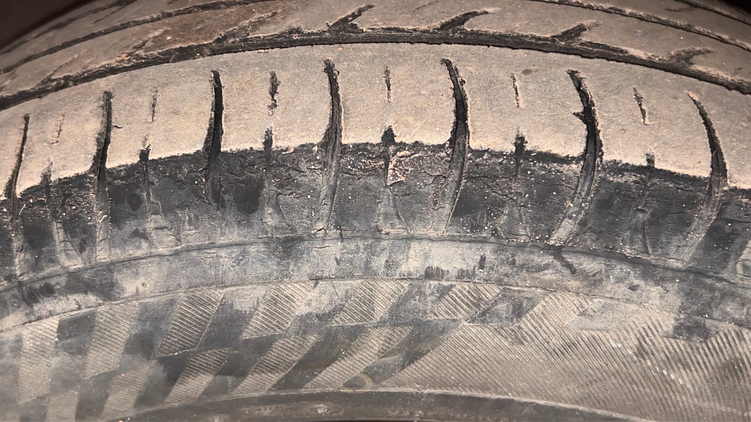 Used 2017 Maruti Suzuki Celerio VXi AMT Petrol Automatic tyres RIGHT FRONT TYRE TREAD VIEW