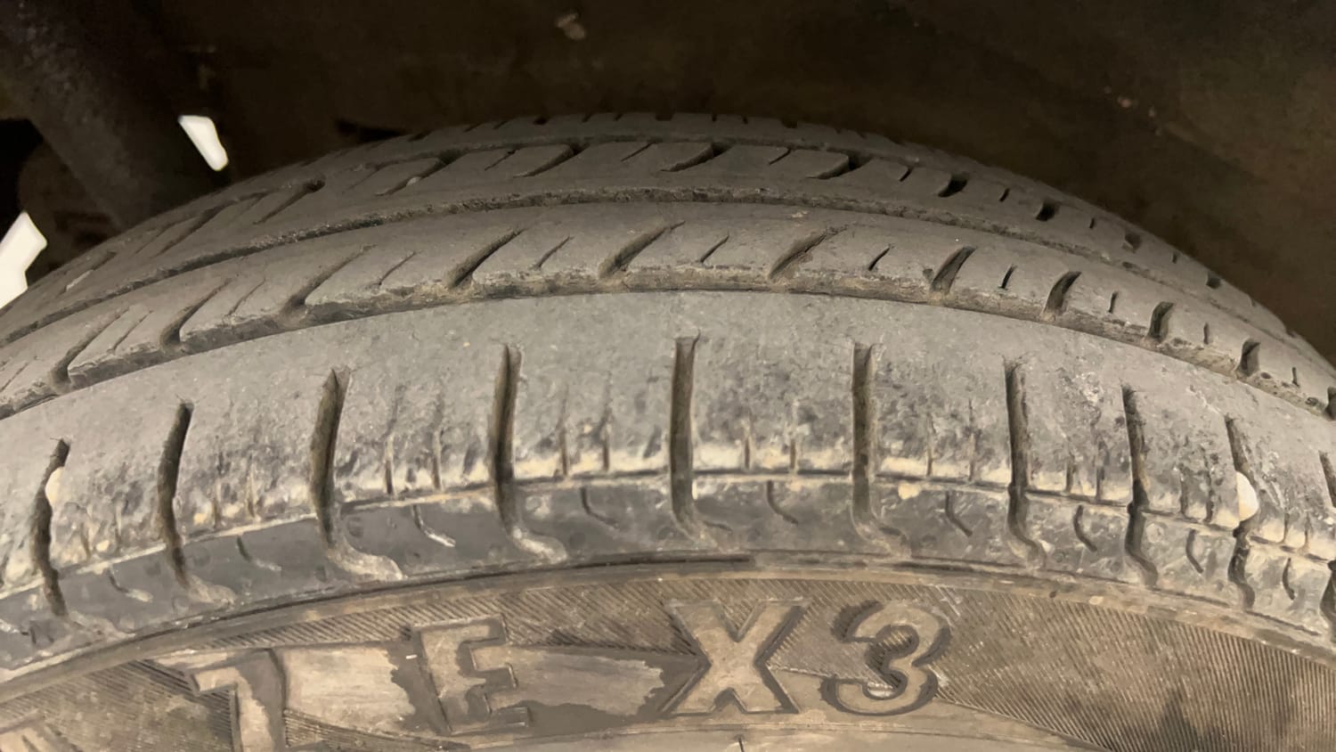 Used 2014 Maruti Suzuki Wagon R LXI CNG Cng Manual tyres RIGHT REAR TYRE TREAD VIEW