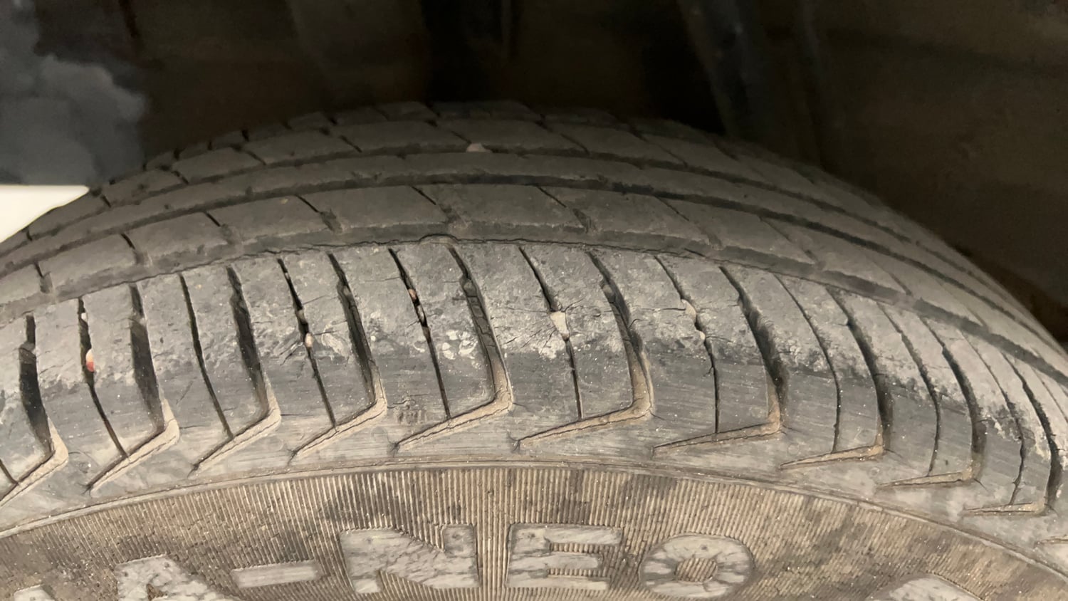 Used 2016 Renault Kwid RXT Petrol Manual tyres RIGHT REAR TYRE TREAD VIEW