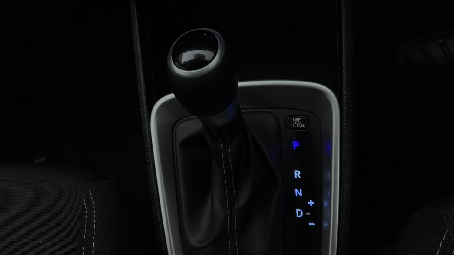 Used 2022 Hyundai Venue S (O) 1.0 Turbo DCT Petrol Automatic interior GEAR  KNOB VIEW