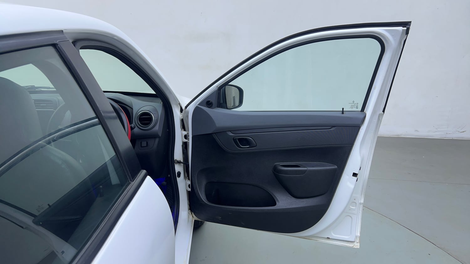 Used 2020 Renault Kwid 1.0 RXT Opt Petrol Manual interior RIGHT FRONT DOOR OPEN VIEW