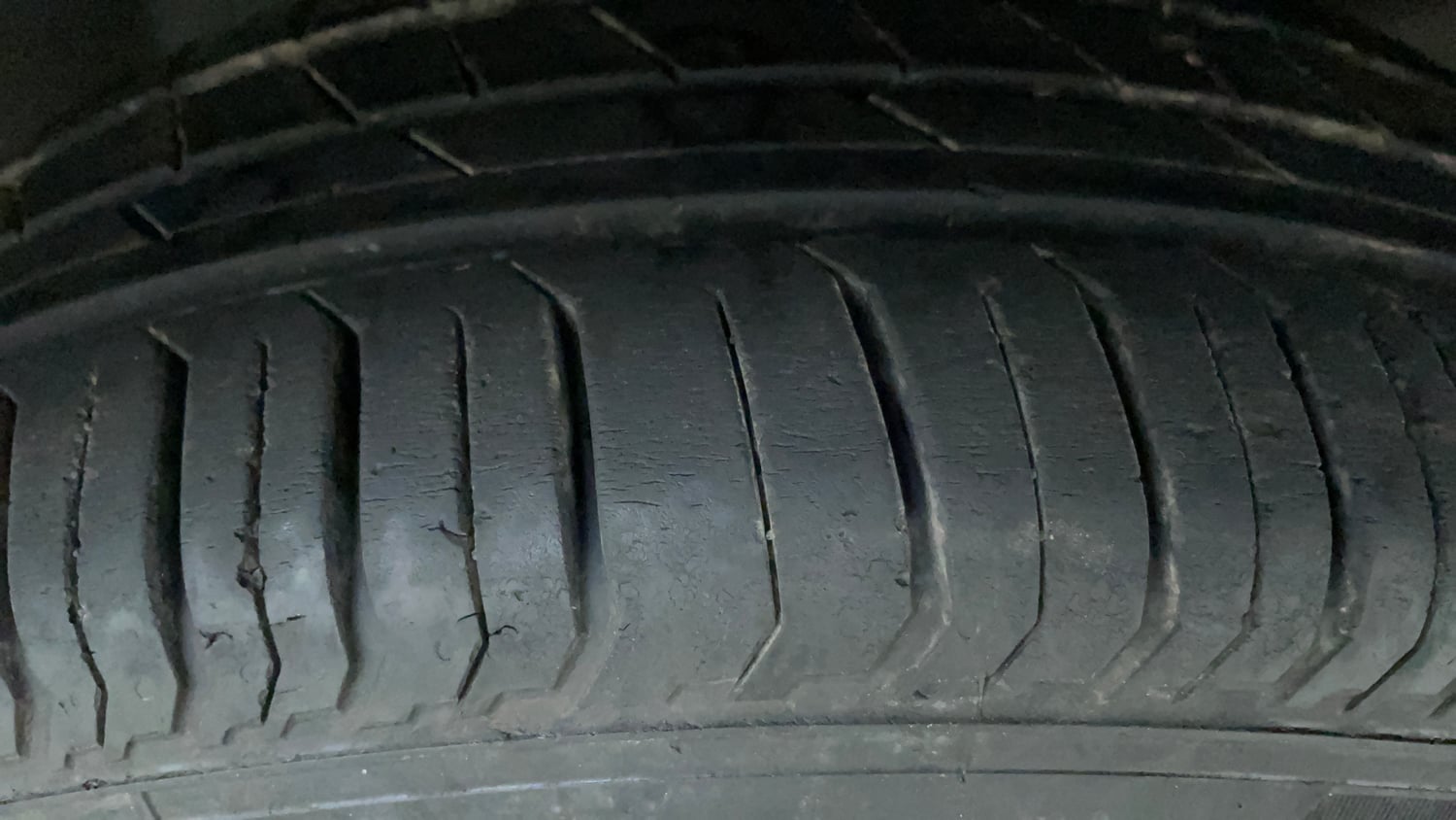 Used 2023 Tata Punch Camo Adventure Rhythm AMT Petrol Automatic tyres RIGHT FRONT TYRE TREAD VIEW