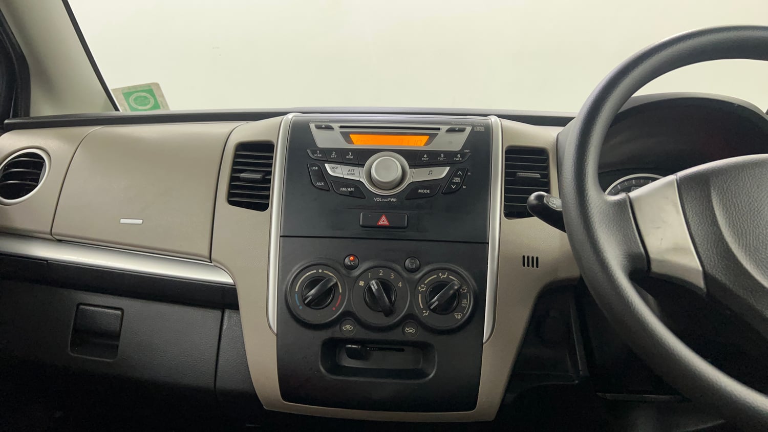 Used 2014 Maruti Suzuki Wagon R VXI Petrol Manual interior MUSIC SYSTEM & AC CONTROL VIEW