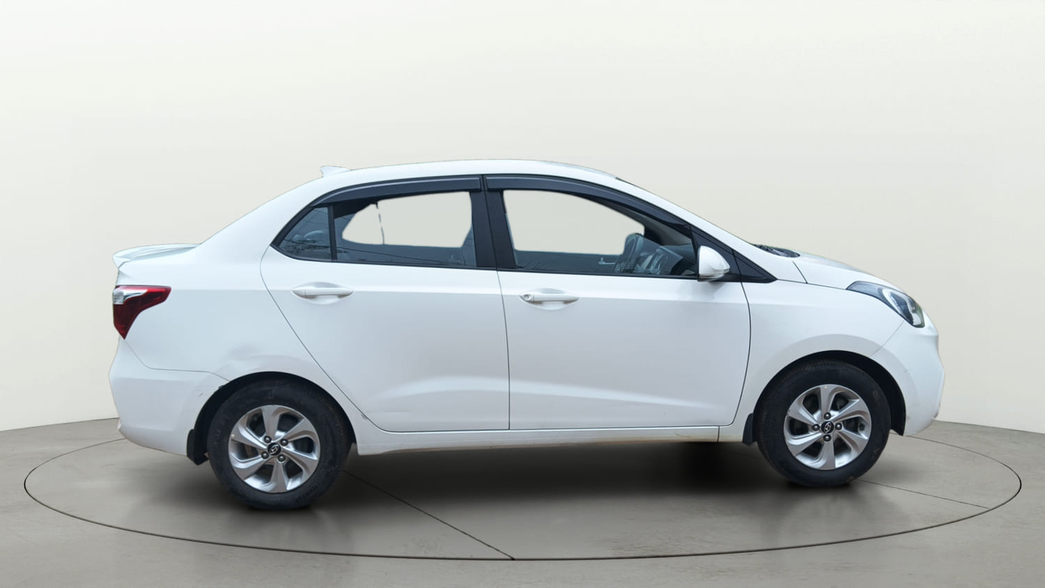 Used 2018 Hyundai Xcent SX Petrol Manual exterior RIGHT SIDE VIEW
