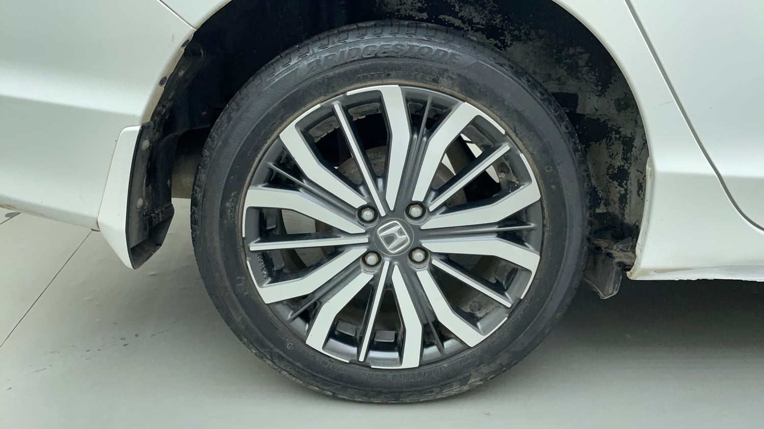 Used 2020 Honda City VX CVT Petrol Petrol Automatic tyres RIGHT REAR TYRE RIM VIEW