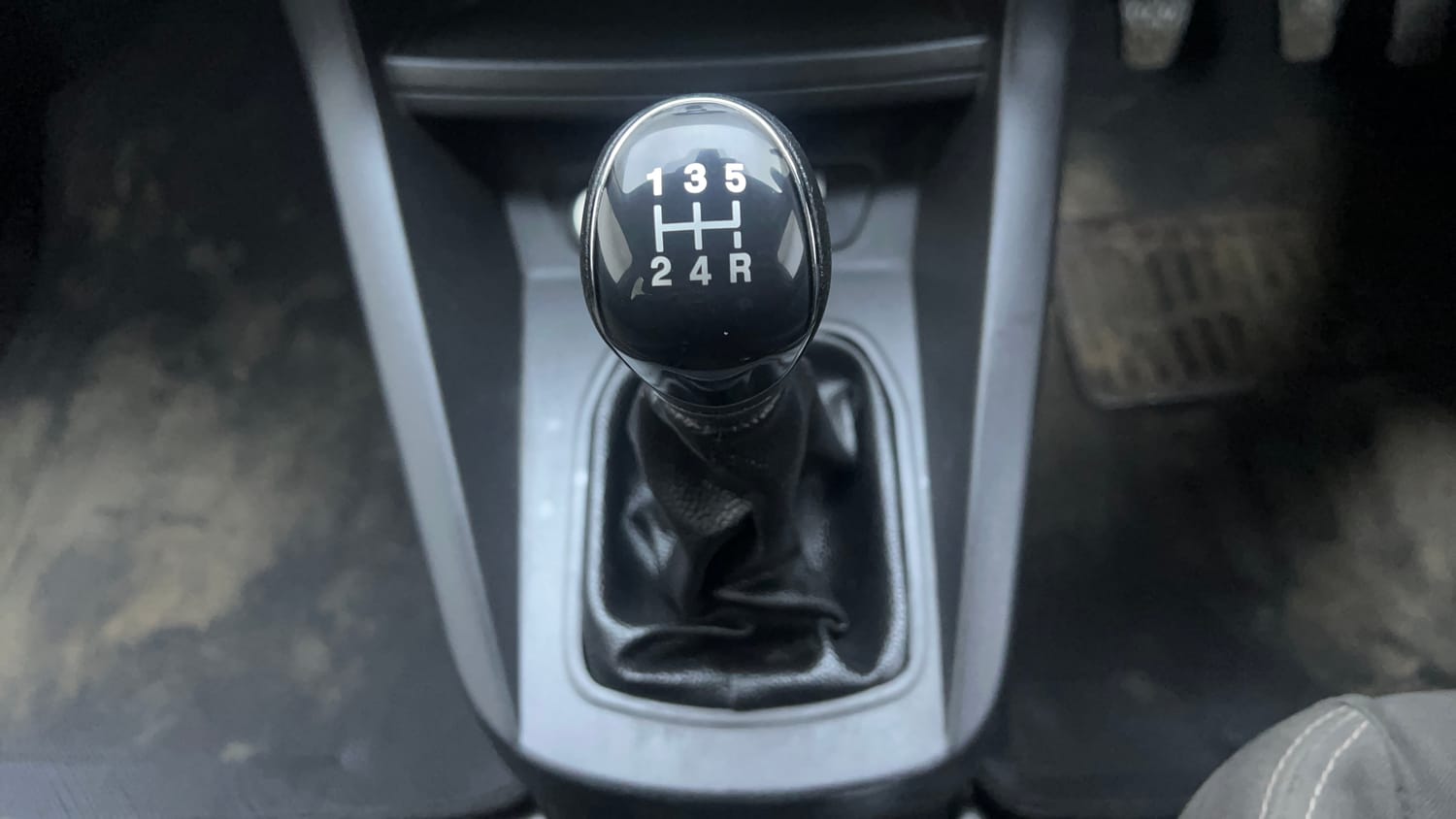 Used 2016 Ford Figo Titanium Plus 1.2 Ti-VCT Petrol Manual interior GEAR  KNOB VIEW