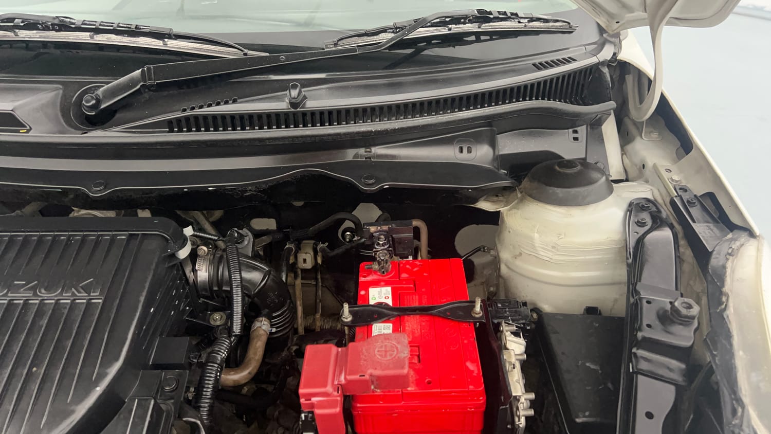 Used 2016 Maruti Suzuki Swift VXi Petrol Manual engine ENGINE LEFT SIDE HINGE & APRON VIEW