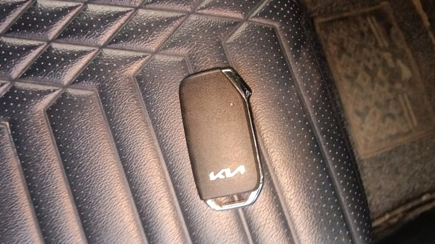 Used 2025 Kia Sonet HTK Plus (O) 1.2 Petrol MT Petrol Manual extra CAR KEY VIEW