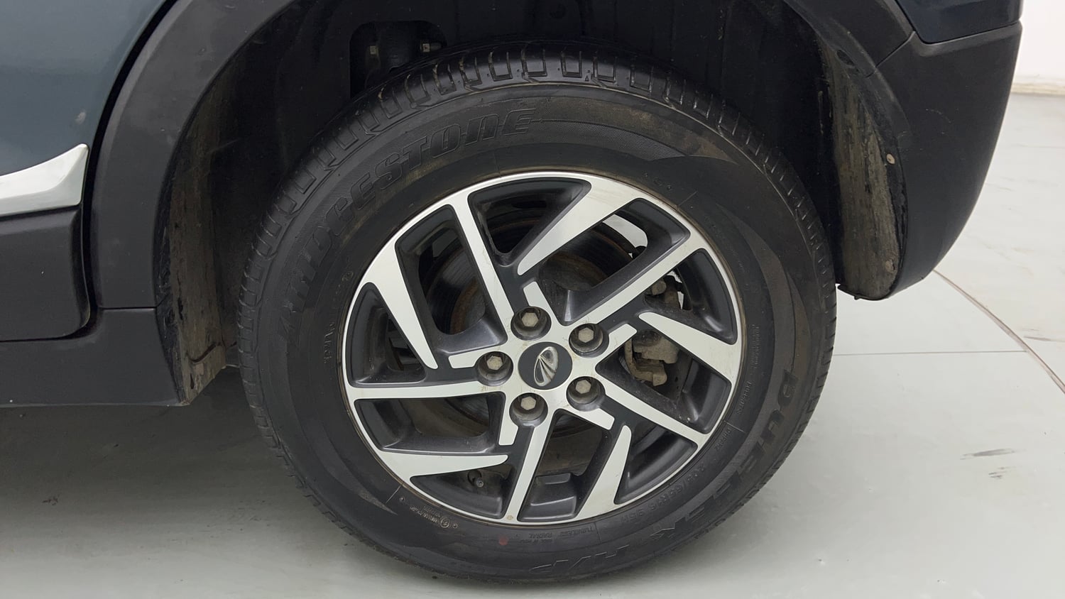 Used 2022 Mahindra XUV 300 W8 (O) 1.2 Petrol AMT Petrol Automatic tyres LEFT REAR TYRE RIM VIEW