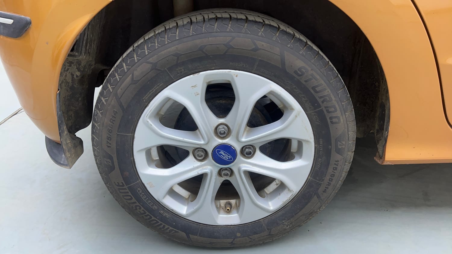 Used 2016 Ford Figo Titanium Plus 1.2 Ti-VCT Petrol Manual tyres RIGHT REAR TYRE RIM VIEW