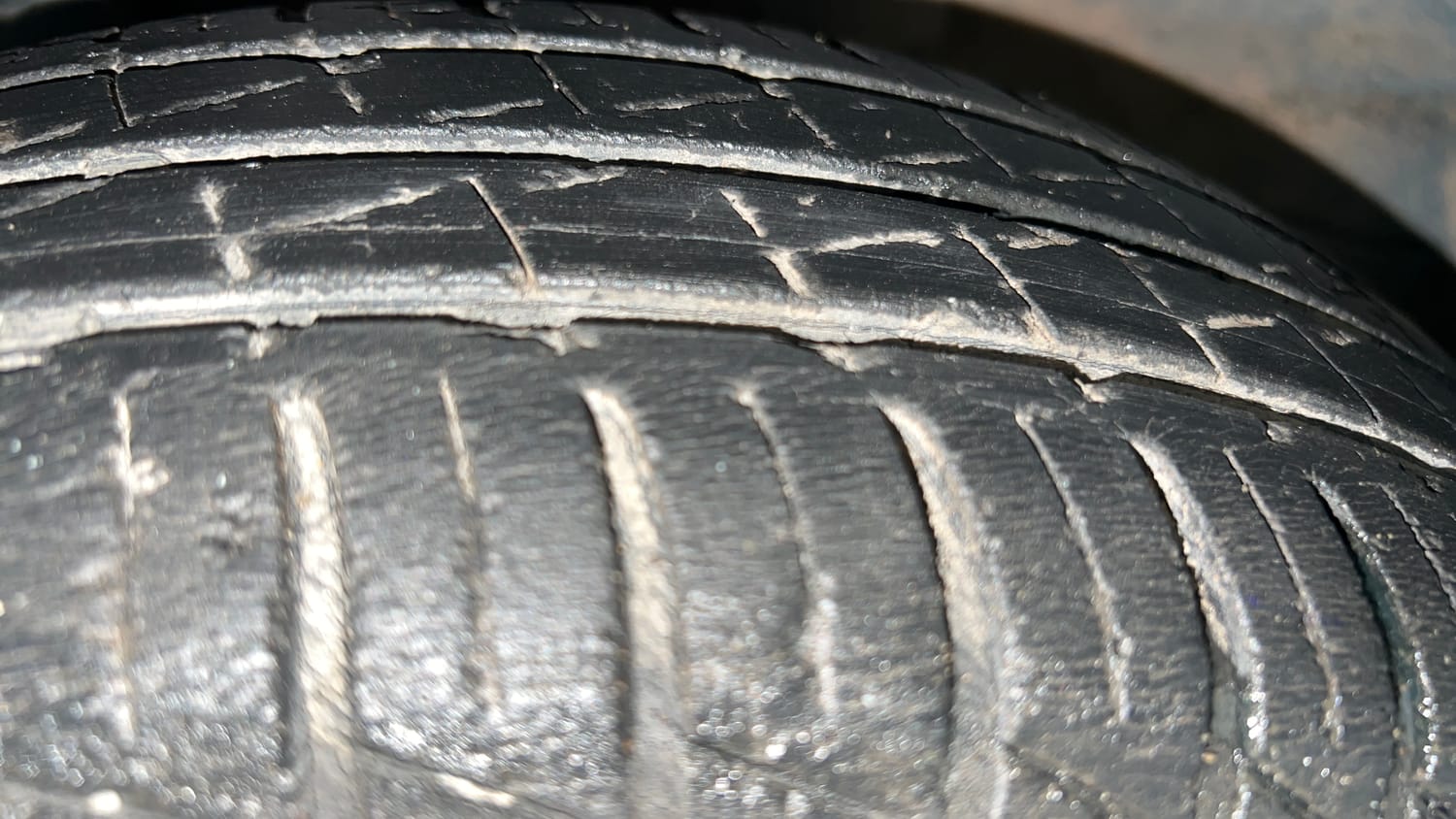 Used 2021 Renault Kwid RXT 1.0 AMT Opt Petrol Automatic tyres LEFT FRONT TYRE TREAD VIEW