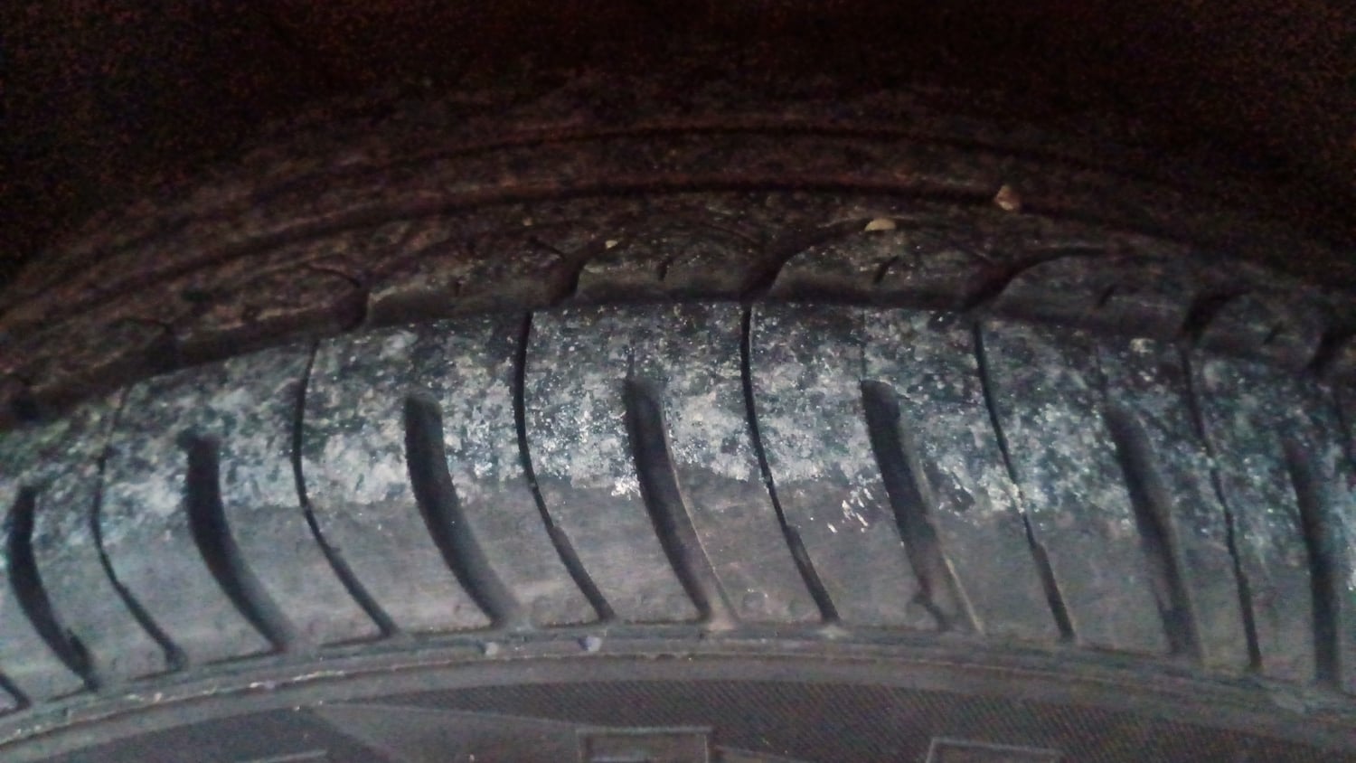 Used 2018 Hyundai Elite i20 Sportz 1.2 Petrol Manual tyres LEFT FRONT TYRE TREAD VIEW