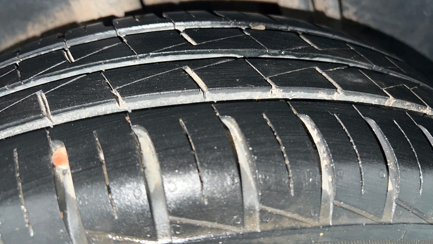 Used 2021 Renault Kwid RXT 1.0 AMT Opt Petrol Automatic tyres RIGHT REAR TYRE TREAD VIEW
