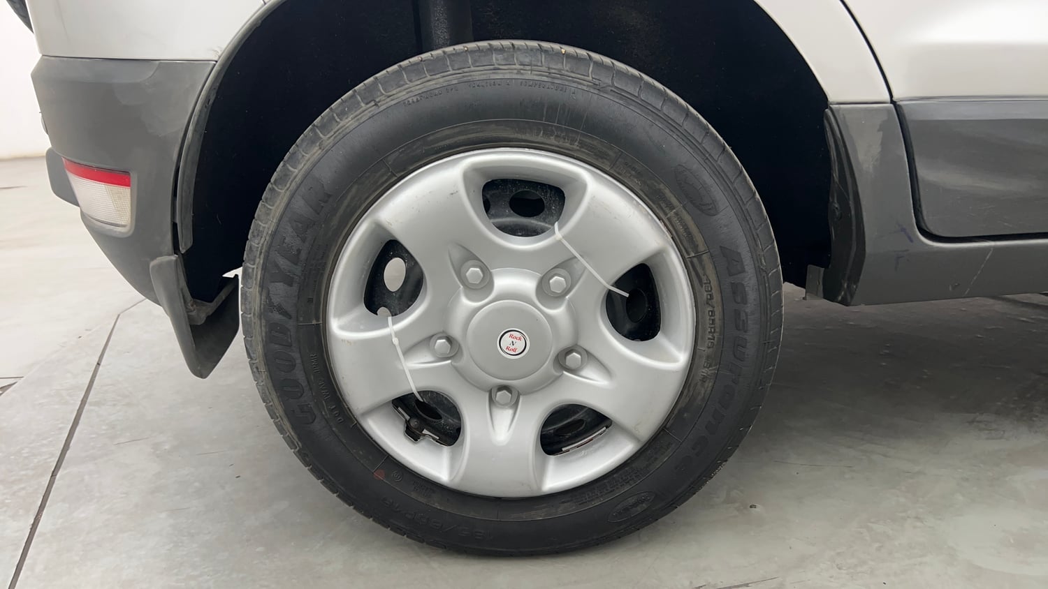 Used 2016 Ford EcoSport Ambiente 1.5L TDCi Diesel Manual tyres RIGHT REAR TYRE RIM VIEW