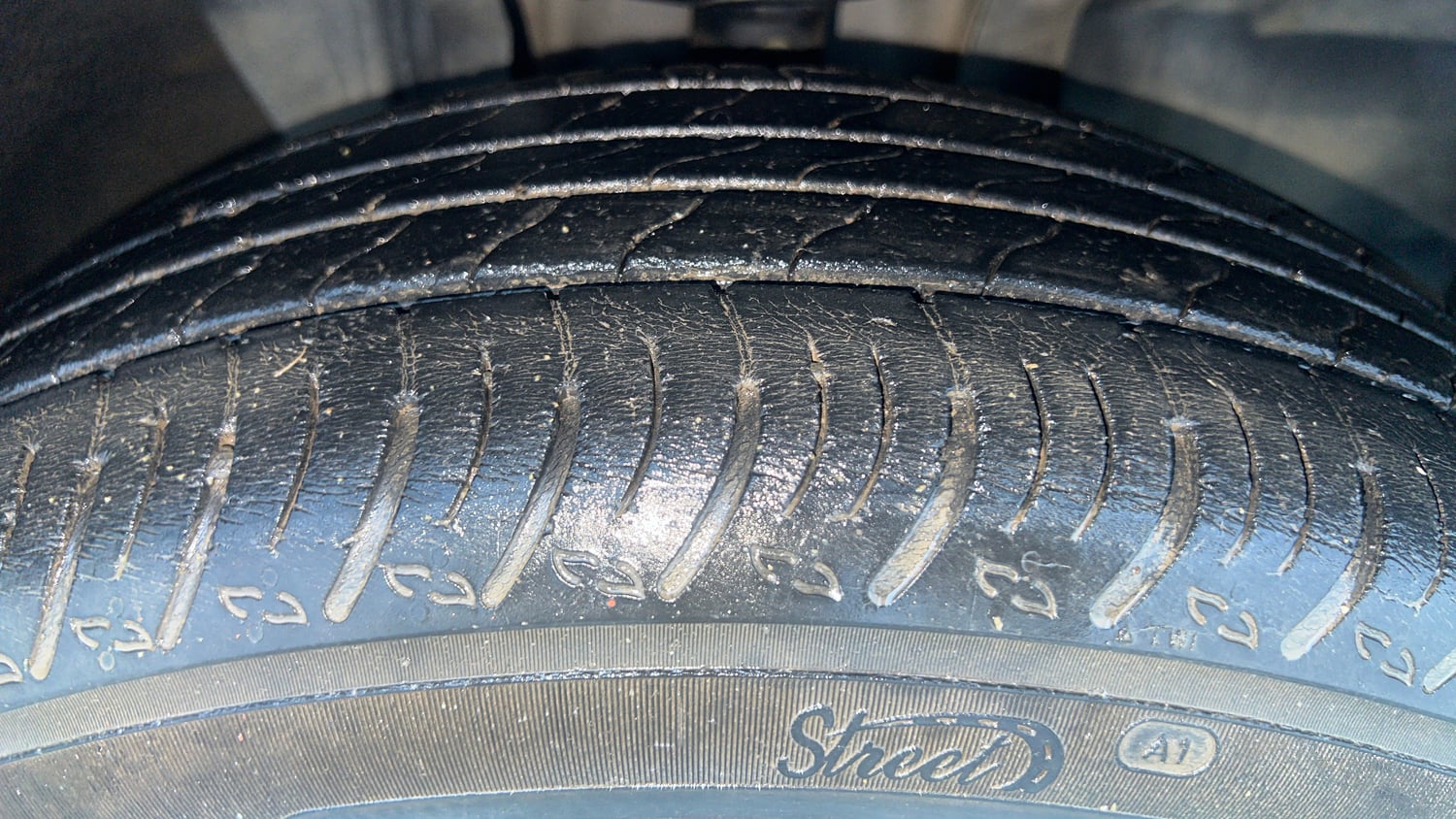 Used 2021 Nissan Magnite XV Premium Turbo CVT Petrol Automatic tyres RIGHT FRONT TYRE TREAD VIEW