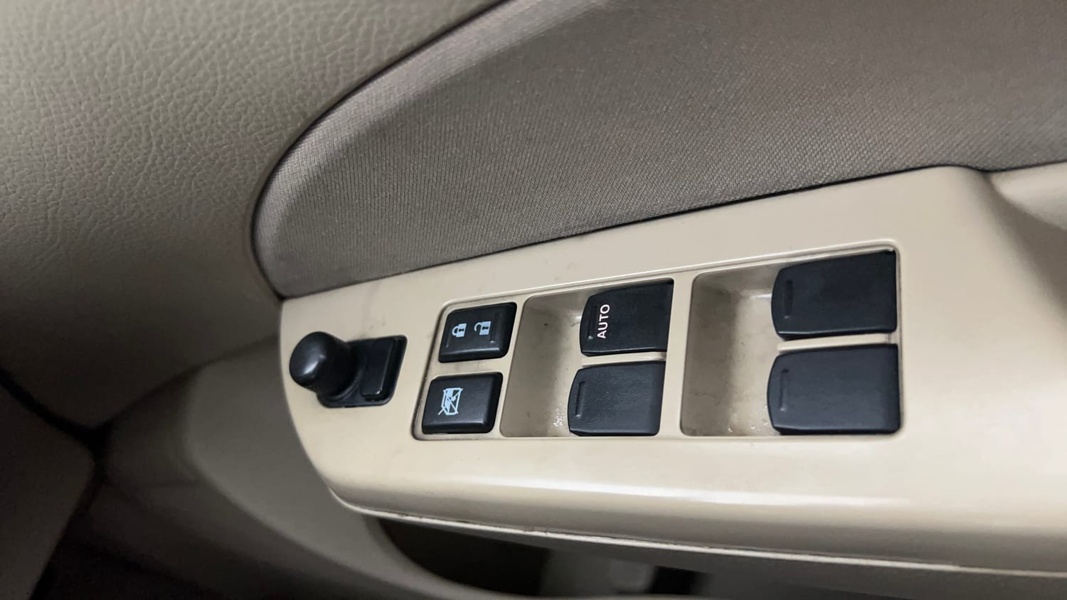 Used 2015 Maruti Suzuki Swift Dzire VXI Petrol Manual top_features Adjustable ORVM