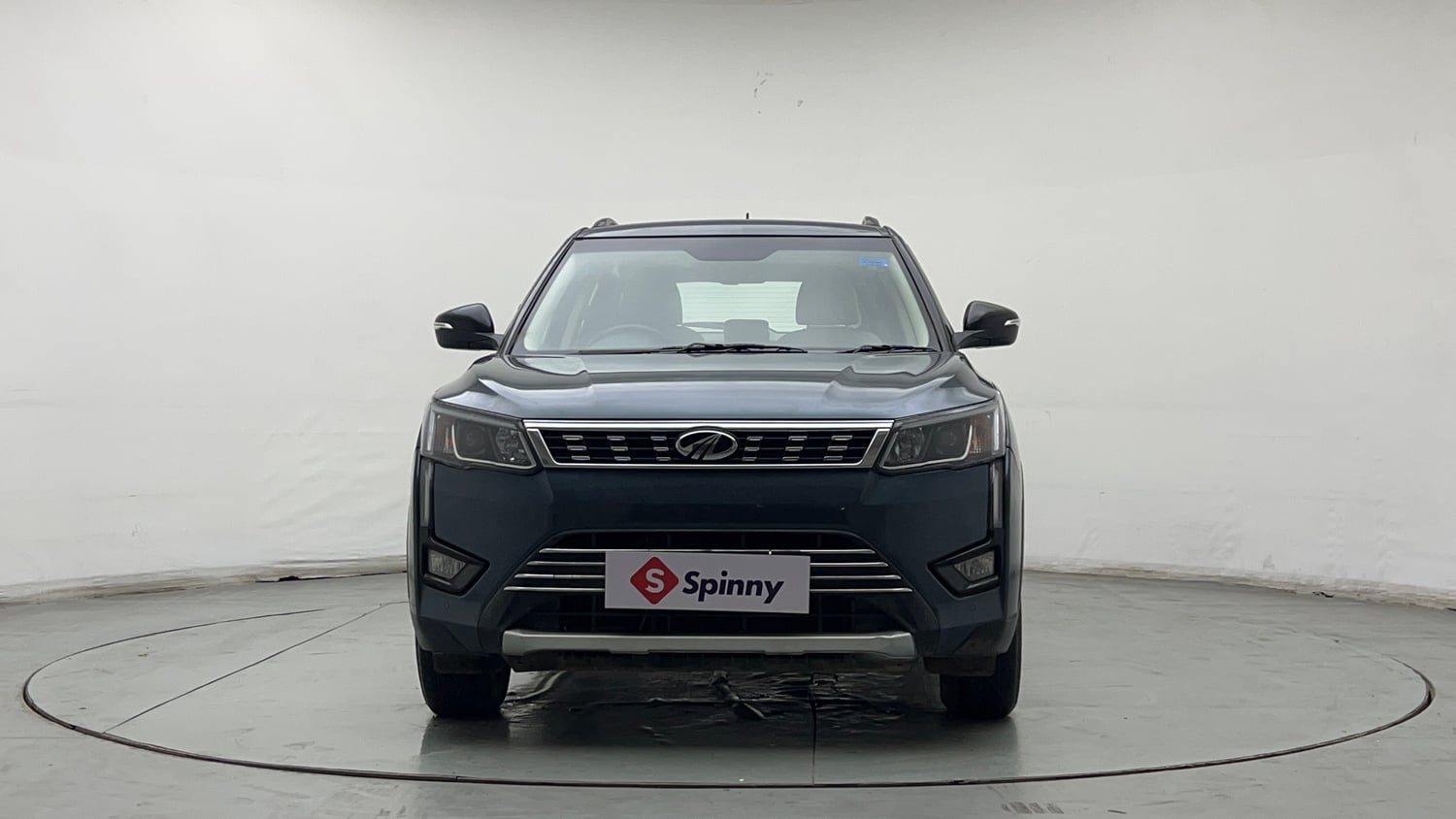 Used 2022 Mahindra XUV 300 W8 (O) 1.2 Petrol AMT Petrol Automatic exterior FRONT VIEW