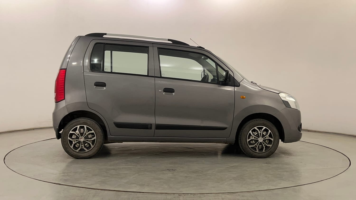 Used 2012 Maruti Suzuki Wagon R LXi Petrol Manual exterior RIGHT SIDE VIEW
