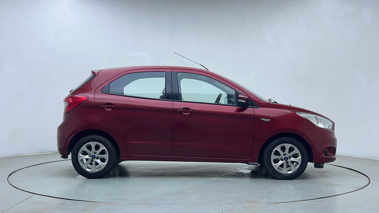 Used 2015 Ford Figo Titanium1.5 TDCi Diesel Manual exterior RIGHT SIDE VIEW