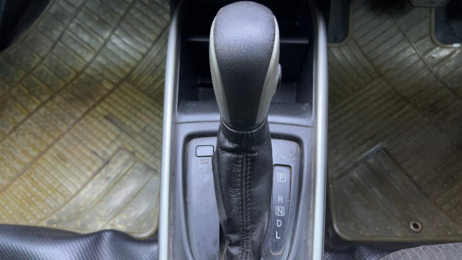 Used 2017 Maruti Suzuki Baleno Zeta 1.2 AT Petrol Automatic interior GEAR  KNOB VIEW