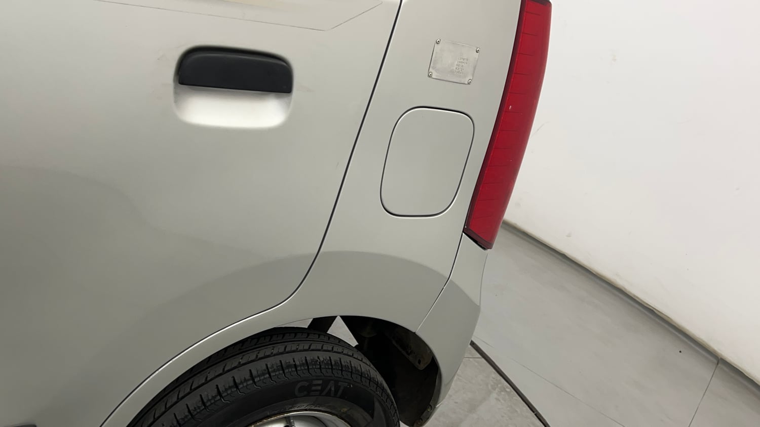 Used 2014 Maruti Suzuki Wagon R LXI CNG Cng Manual dents MINOR SCRATCH