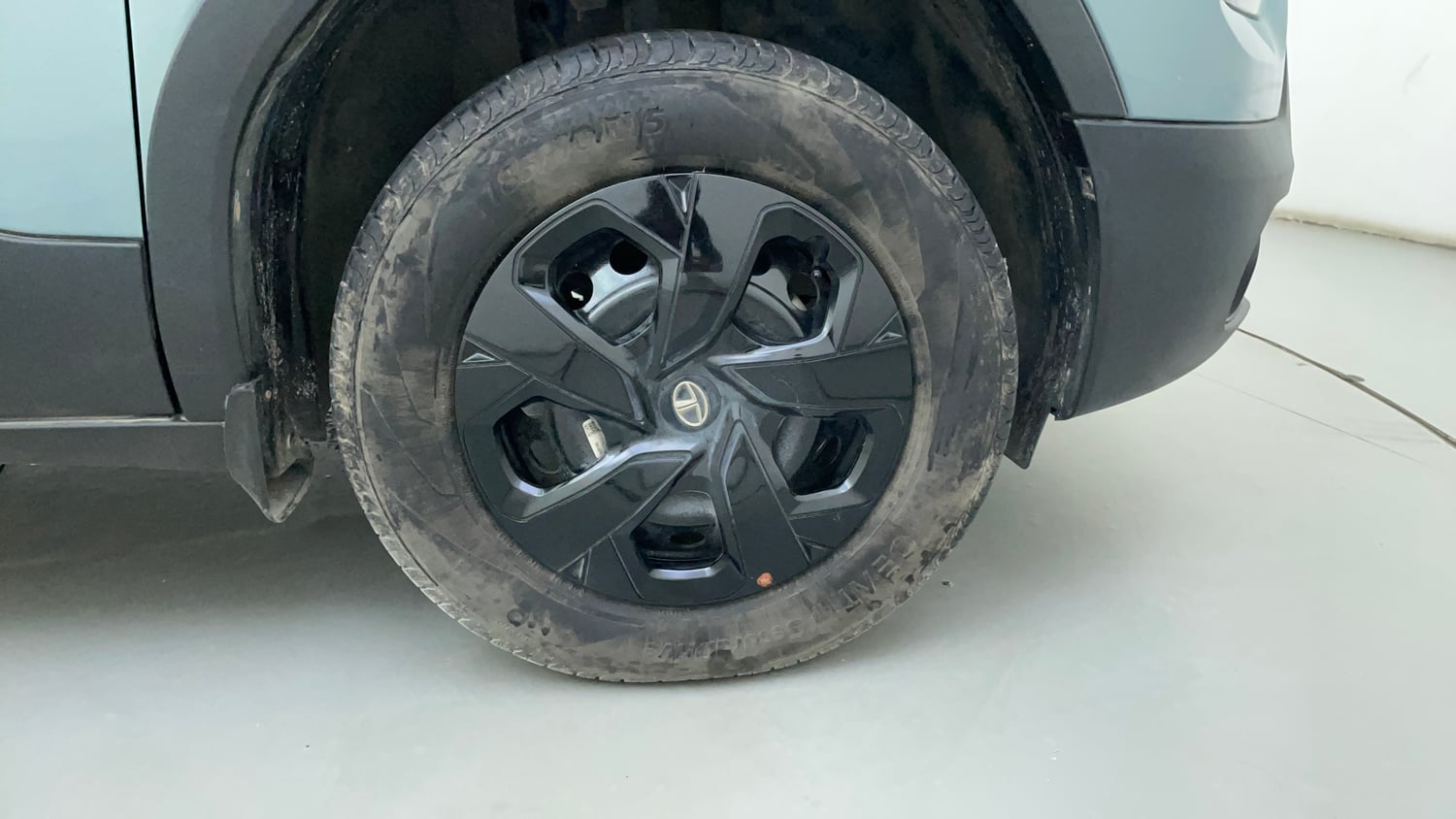 Used 2023 Tata Punch Adventure Rhythm Pack MT Petrol Manual tyres RIGHT FRONT TYRE RIM VIEW