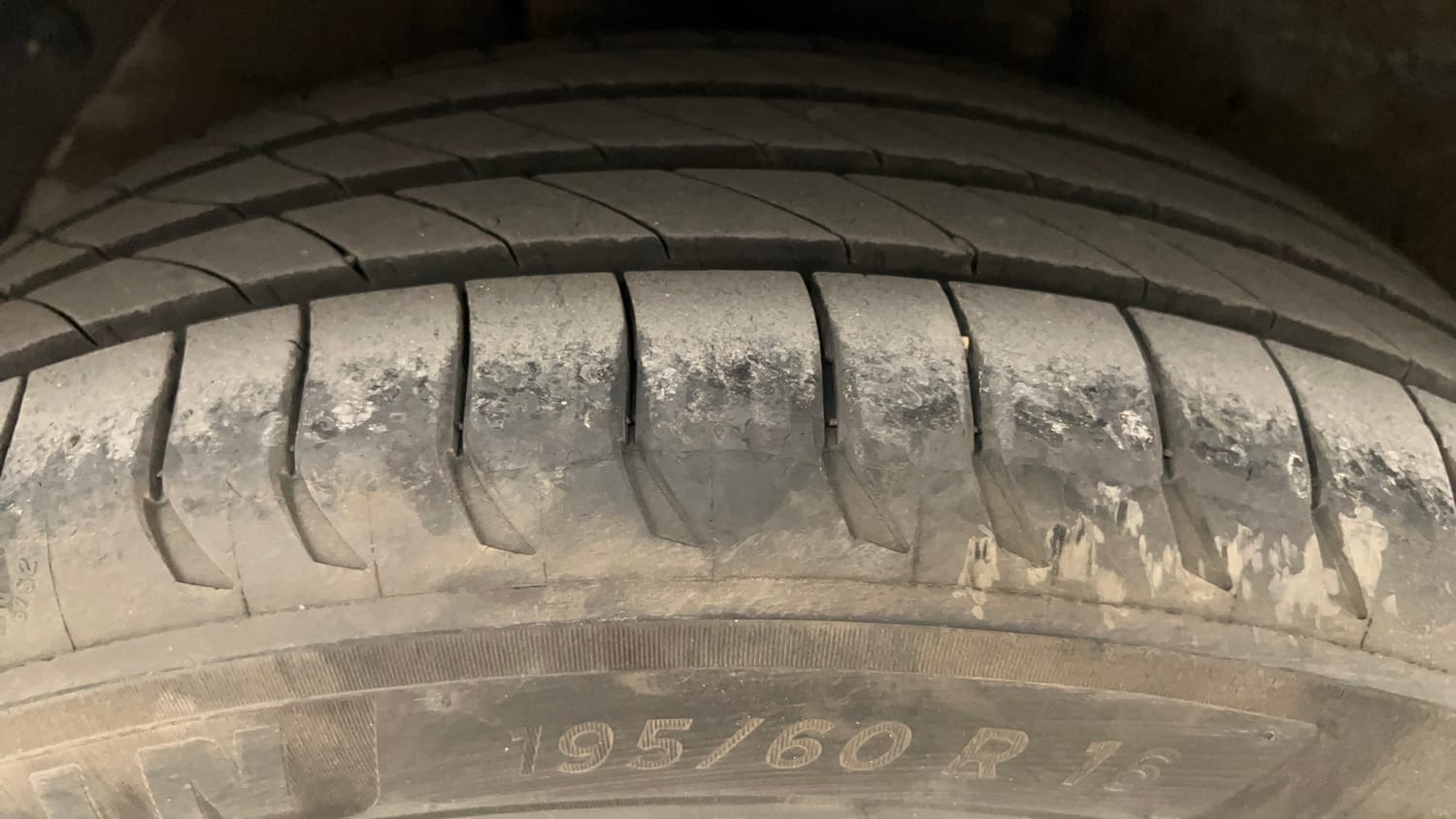Used 2019 Hyundai Elite i20 Asta 1.2 (O) Petrol Manual tyres RIGHT REAR TYRE TREAD VIEW