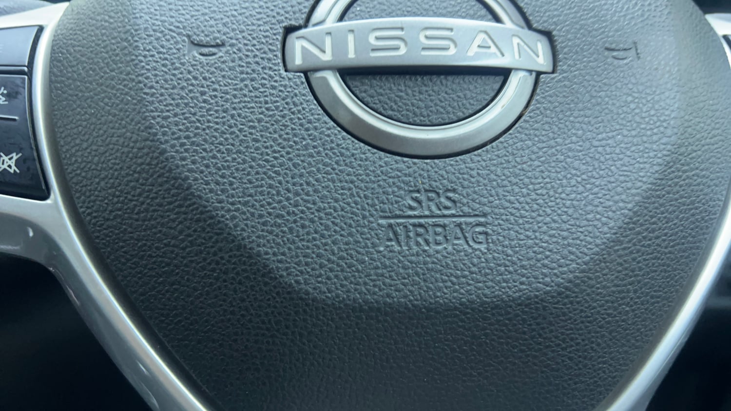 Used 2021 Nissan Magnite XV Premium Turbo CVT Petrol Automatic top_features Airbags