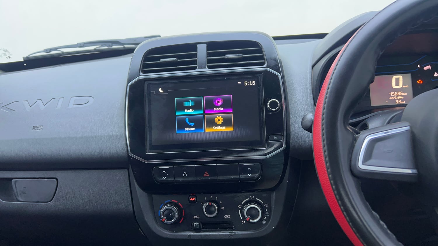 Used 2020 Renault Kwid 1.0 RXT Opt Petrol Manual interior MUSIC SYSTEM & AC CONTROL VIEW