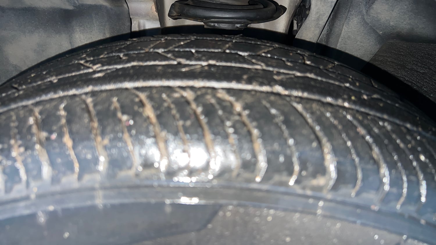 Used 2021 Nissan Magnite XV Premium Turbo CVT Petrol Automatic tyres LEFT FRONT TYRE TREAD VIEW