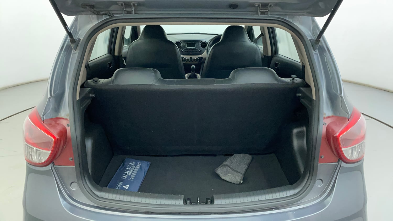 Used 2018 Hyundai Grand i10 Magna 1.2 Kappa VTVT Petrol Manual interior DICKY INSIDE VIEW